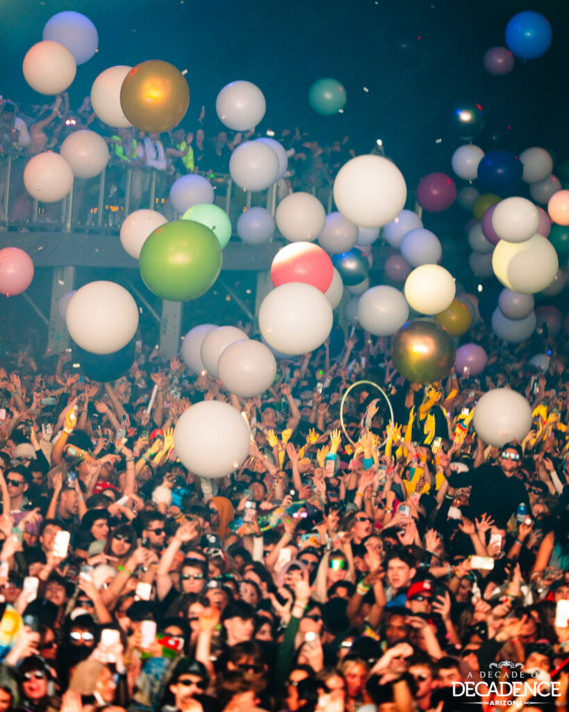 Decadence Arizona 2024 Tritt_visuals ball drop balloons