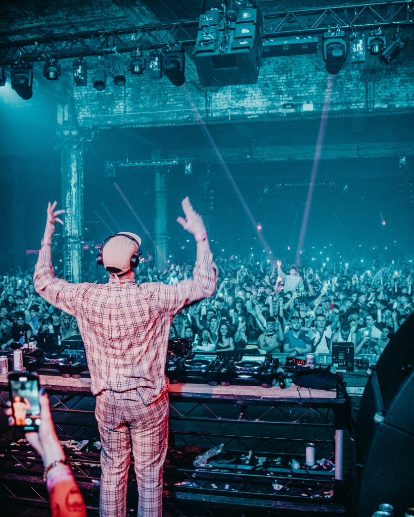 Zero Crowd Media Shot