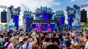 Tinykvt performing at Ubbi Dubbi